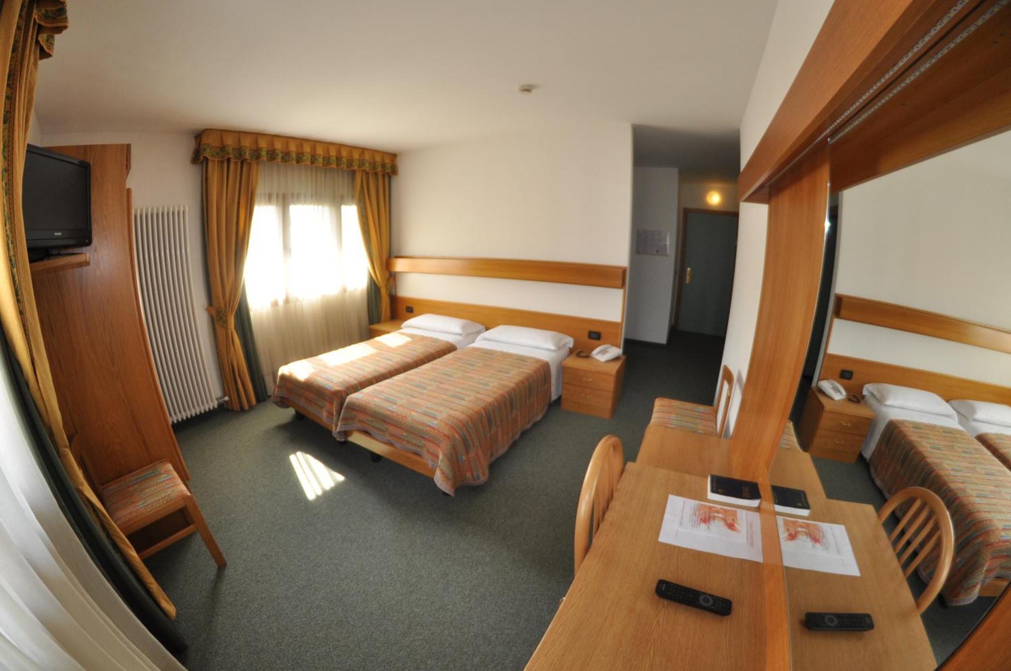 Liberty Hotel ترينتينو ألتو أديجي المظهر الخارجي الصورة