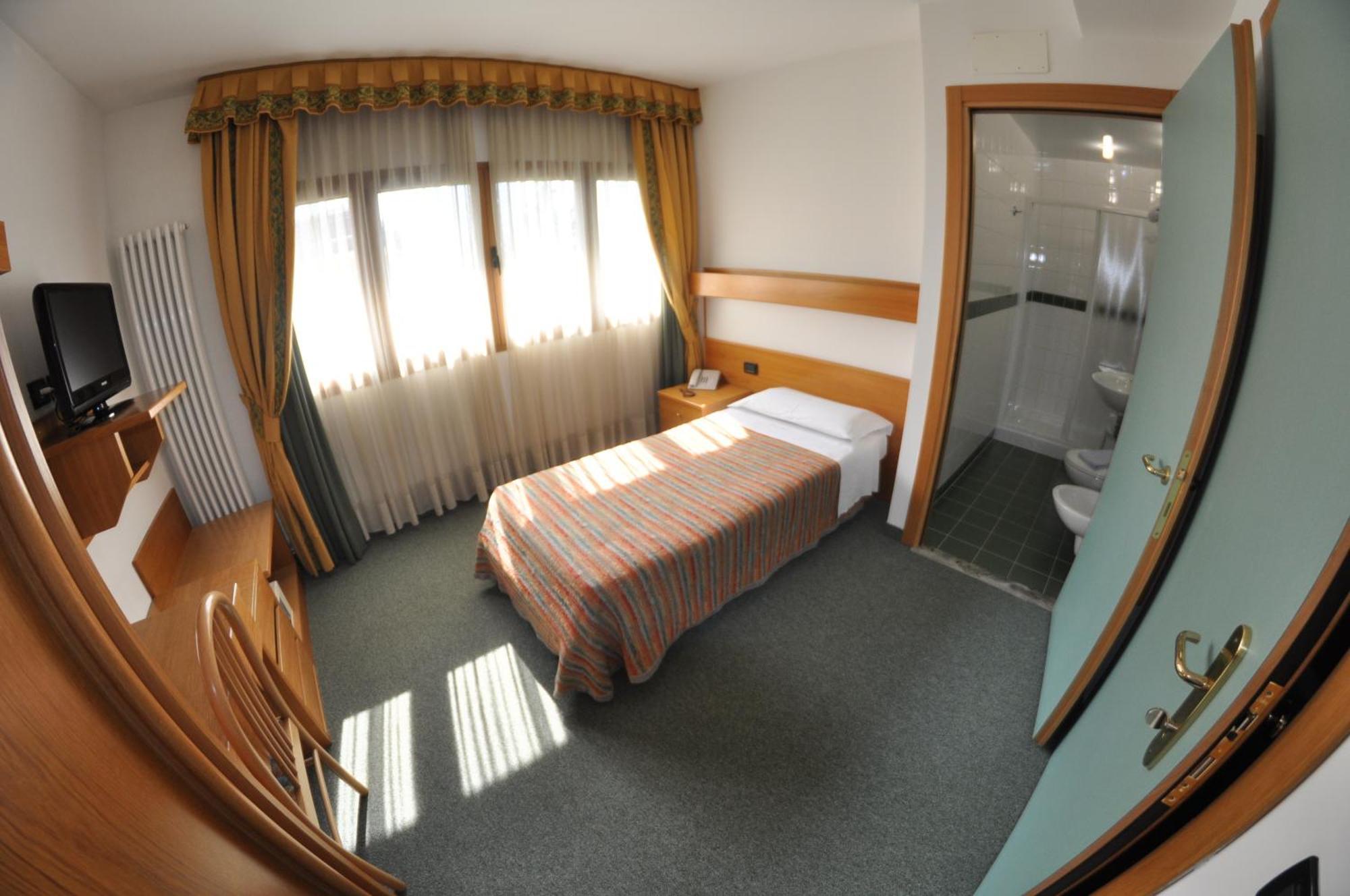 Liberty Hotel ترينتينو ألتو أديجي المظهر الخارجي الصورة