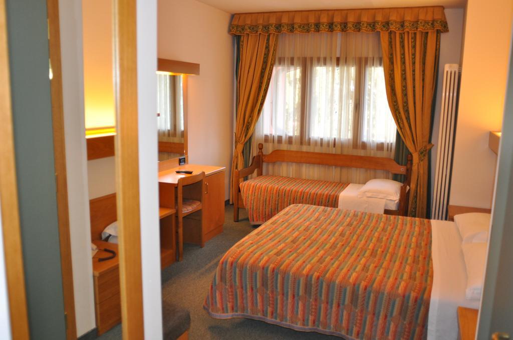Liberty Hotel ترينتينو ألتو أديجي المظهر الخارجي الصورة