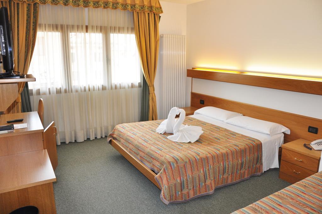 Liberty Hotel ترينتينو ألتو أديجي المظهر الخارجي الصورة
