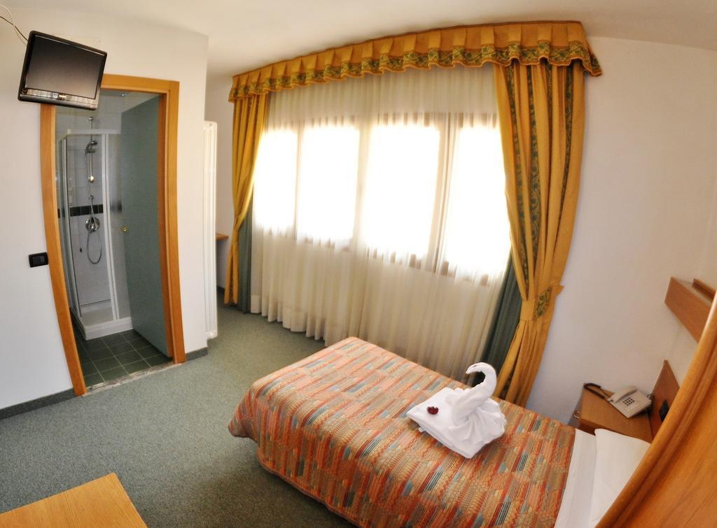 Liberty Hotel ترينتينو ألتو أديجي المظهر الخارجي الصورة
